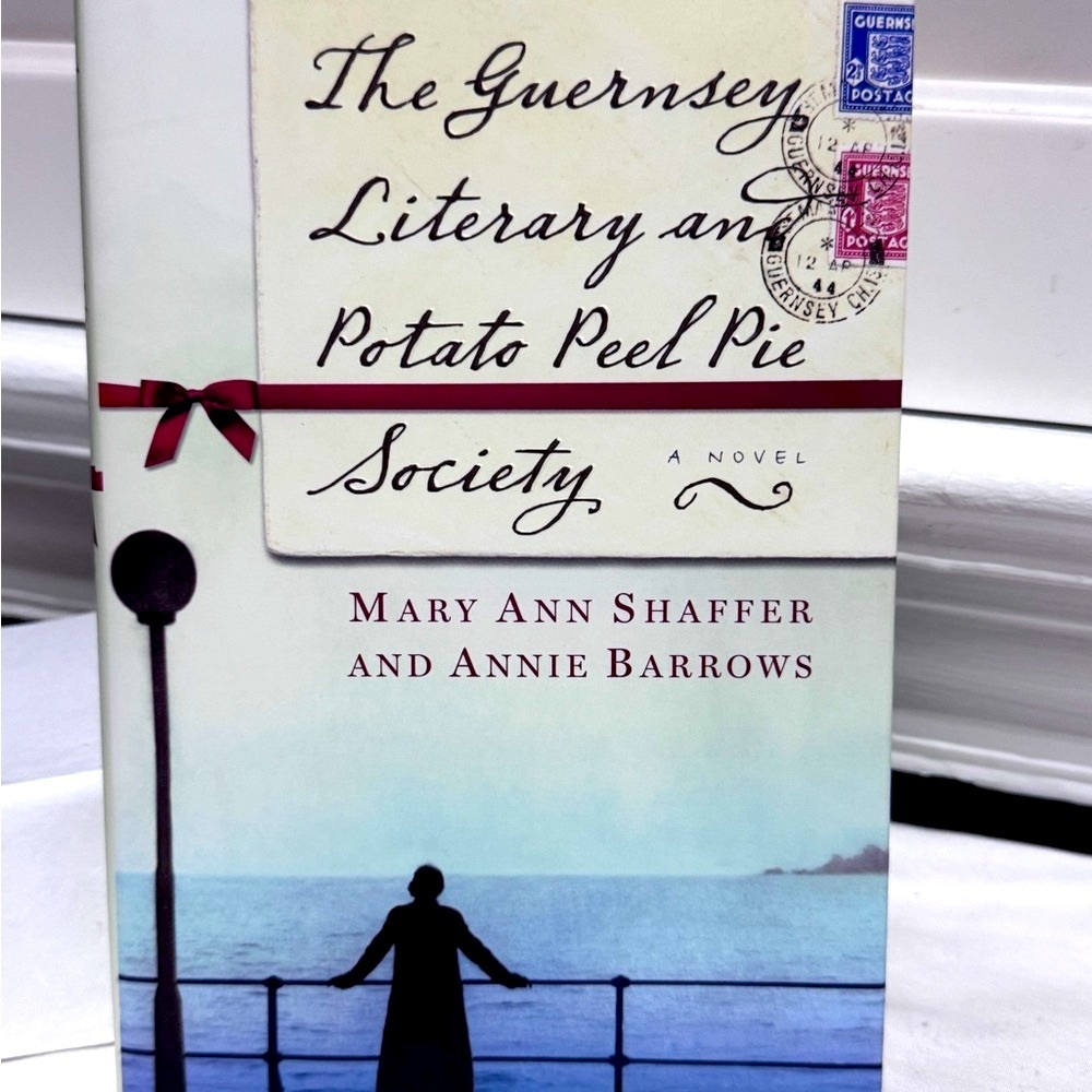 📚✨ Vintage 2008 Hardcover – The Guernsey Literary and Potato Peel Pie Society ✨